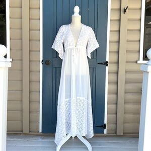 Tiger Mist White Lace jacket or Cover Up Women’s Size Small